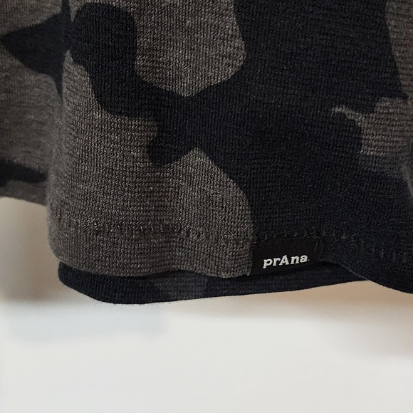 Prana‎ Women Sz M Top Camouflage  Sleeveless Athleisure Activewear Tank Workout - Picture 4 of 6